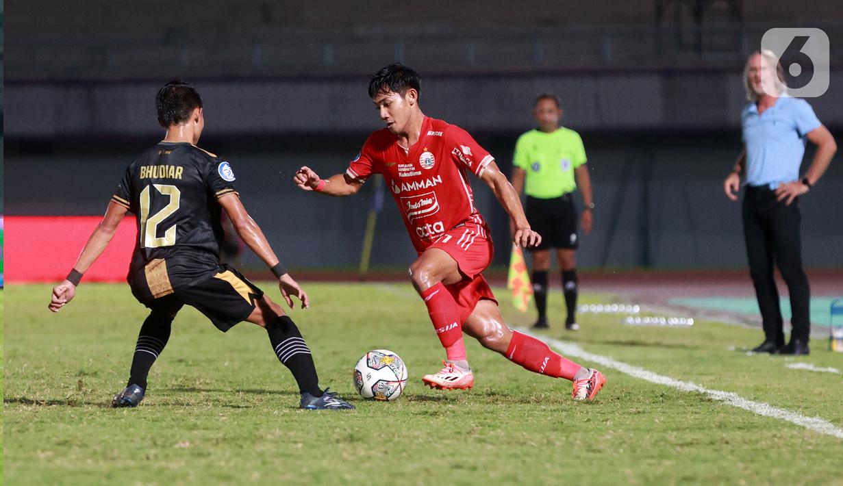 Kemenangan atas Dewa United membuat Persija menggeser Persib Bandung di peringkat kedua klasemen sementara BRI Liga 1 dengan 63 poin dari 33 pertandingan. (Bola.com/M Iqbal Ichsan)