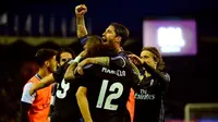 Para pemain Real Madrid merayakan gol ke gawang Celta Vigo pada laga La Liga di Stadion Balaidos, Vigo, Rabu (17/5/2017). (AFP/Miguel Riopa)
