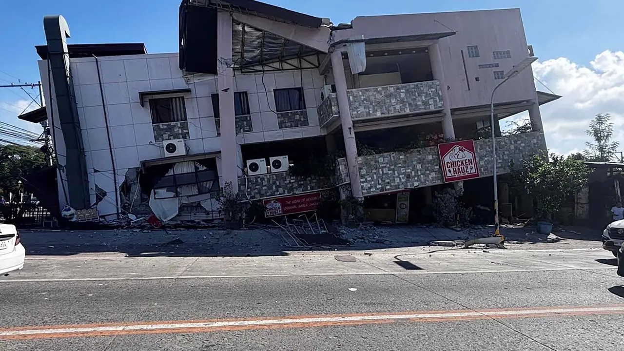 Gempa Berkekuatan Magnitudo 7,8 Guncang di Filipina, Sejumlah Bangunan Ambruk