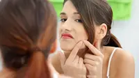 Hindari beberapa tindakan ini saat kulit wajah Anda sedang berjerawat.