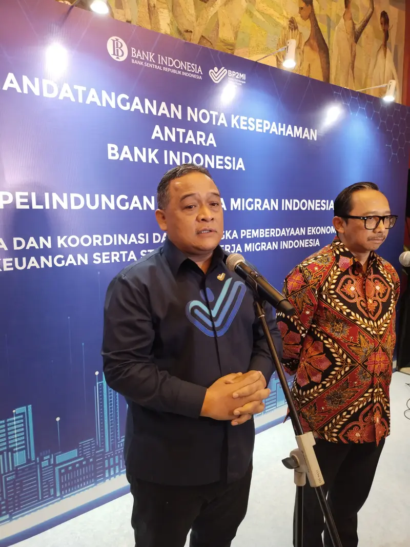Kepala Badan Pelindungan Pekerja Migran Indonesia (BP2MI) Benny Rhamdani dalam acara Penandatanganan Nota Kesepahaman Bank Indonesia dan BP2MI di Gedung BI Thamrin, Jakarta, Jumat (31/5/2024). (Sulaeman/Merdeka.com)