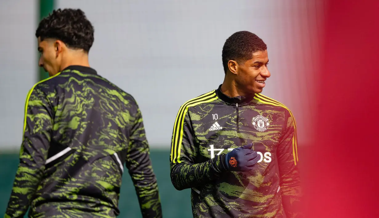 Ia terlihat ikut berlatih dalam sesi latihan MU di hari Rabu (19/4/2023) pagi waktu setempat. Ia disebut melahap menu latihan yang ada dengan baik. (Twitter Manchester United)
