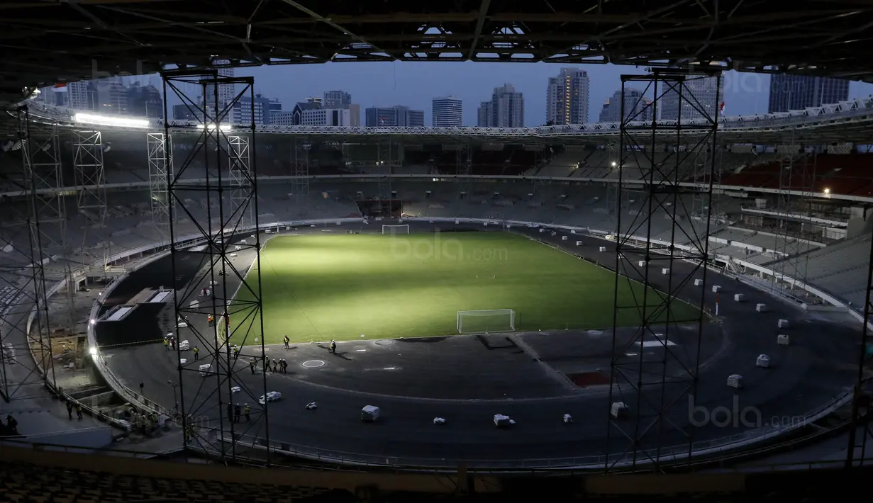 Suasana proyek renovasi SUGBK di Senayan, Jakarta, Selasa (8/8/2017). Renovasi SUGBK ditargetkan rampung pada bulan Oktober 2017. (Bola.com/M Iqbal Ichsan)