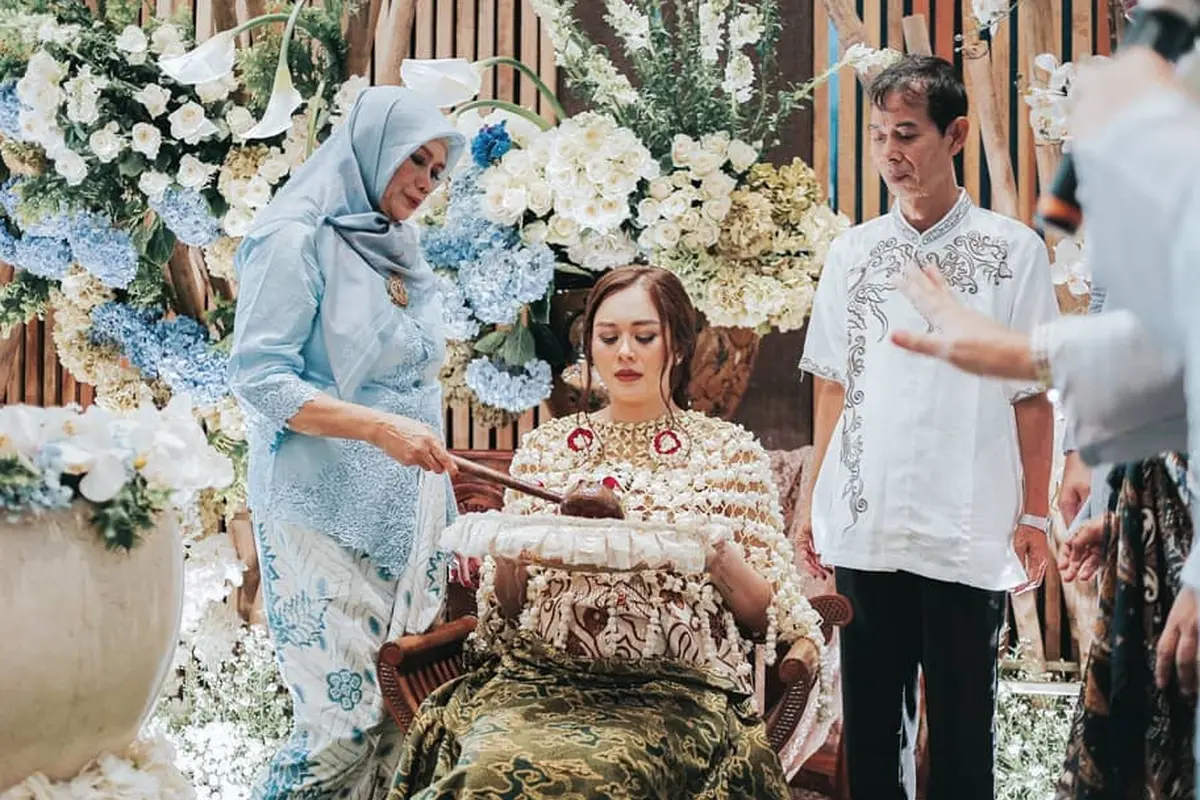 [Fimela] Aura Kasih