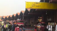 Kebakaran terjadi di satu bagian Terminal 2E Bandara Soekarno-Hatta, Tangerang. (twitter @gerystweet))