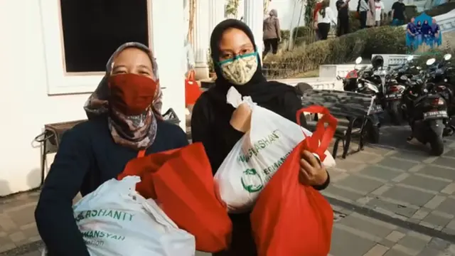 7 Momen Keluarga Anang dan Ashanty Berbagi dengan Karyawan, Tuai Pujian