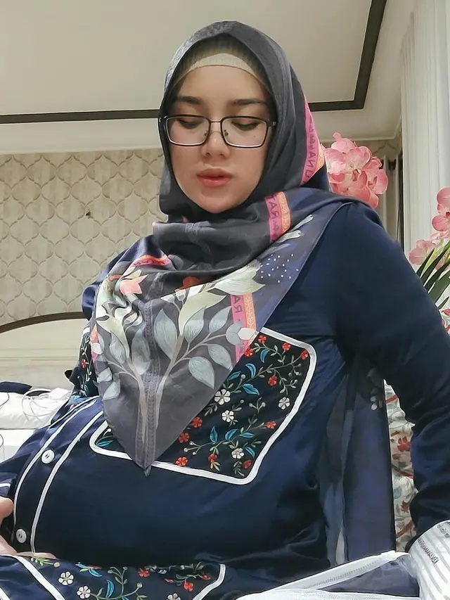 3 Tahun Menanti, Ini 7 Potret Bebi Silvana Istri Opick saat Pamer Baby Bump