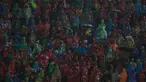 Para pendukung Bali United atau Semeton Dewata, memberi dukungan di tengah hujan deras saat laga Piala Presiden 2017 melawan Borneo FC di Stadion I Wayan Dipta, Bali, Senin (13/2/2017). (Bola.com/Vitalis Yogi Trisna)