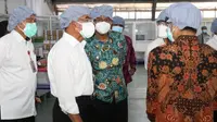 Cek Pabrik Obat Covid-19 di Sidoarjo, Menko PMK: Jangan Ambil Keuntungan Berlebihan