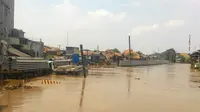 Kampung Pulo bisa bebas dari banjir asalkan dinding yang berada di sisi Jalan Jatinegara Barat sudah selesai dibangun. (Ahmad Romadoni/Liputan6.com)