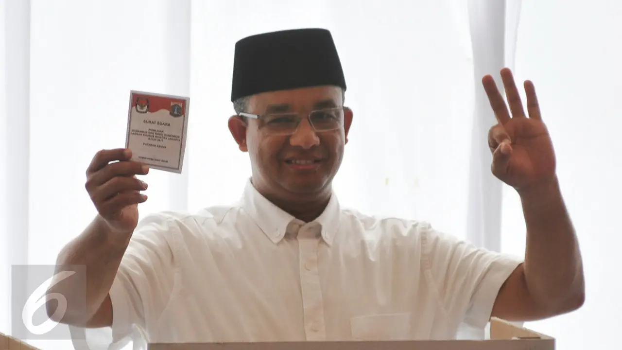 Ditemani Keluarga, Anies Gunakan Hak Pilih di TPS Cilandak