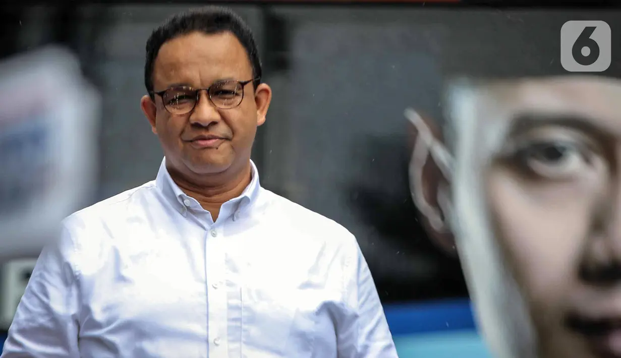 Anies Baswedan saat tiba di Kantor DPP Partai Demokrat, Jakarta, Kamis (2/3/2023). Kunjungan Anies Baswedan untuk memperkenalkan dirinya kepada Majelis Tinggi Partai. (Liputan6.com/Faizal Fanani)