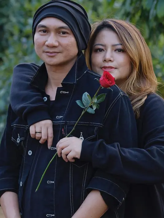 Pasangan ini terlihat selalu kompak bahkan kekompakan mereka berdua seperti anak muda yang lagi pacaran. (Liputan6.com/IG/@winatalia)