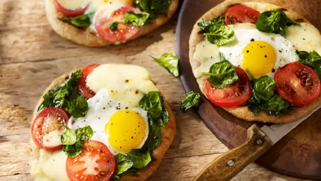 Mengonsumsi makanan berprotein saat sarapan