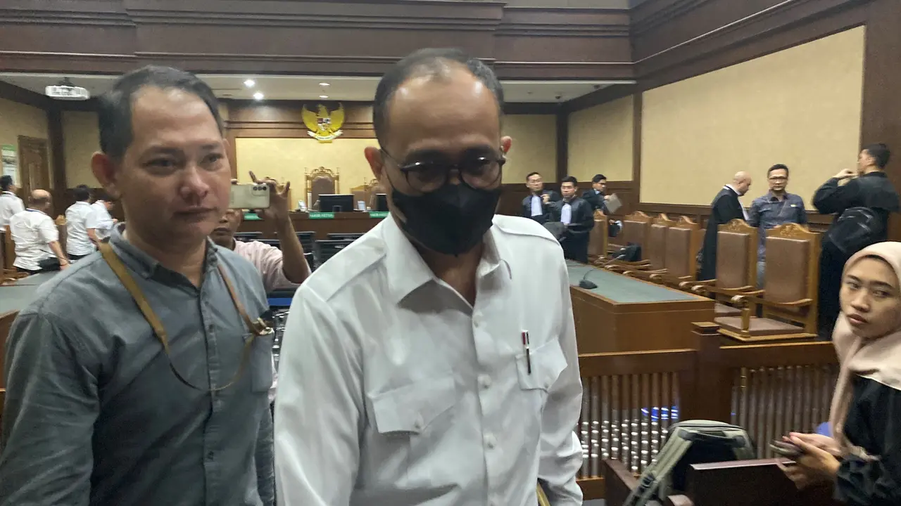 Rafael Alun Trisambodo usai mengikuti sidang kasus tindak pidana pencucian uang (TPPU)