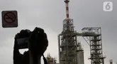 Suasana kilang minyak Pertamina Rifinery Unit III Plaju, Palembang, Sumatera Selatan, Selasa (10/9/2024). Kilang minyak Plaju merupakan yang tertua di Indonesia dengan sejarah yang cukup panjang. (Liputan6.com/Herman Zakharia)