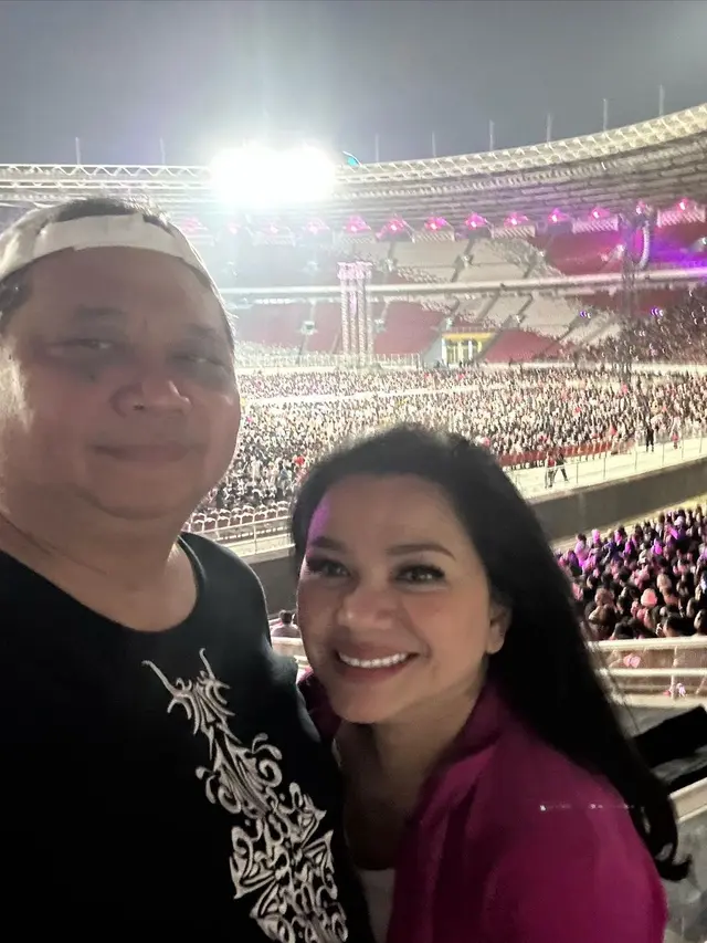 6 Potret Keluarga Airlangga Hartarto Nonton BLACKPINK, Foto Bareng Disorot Netizen