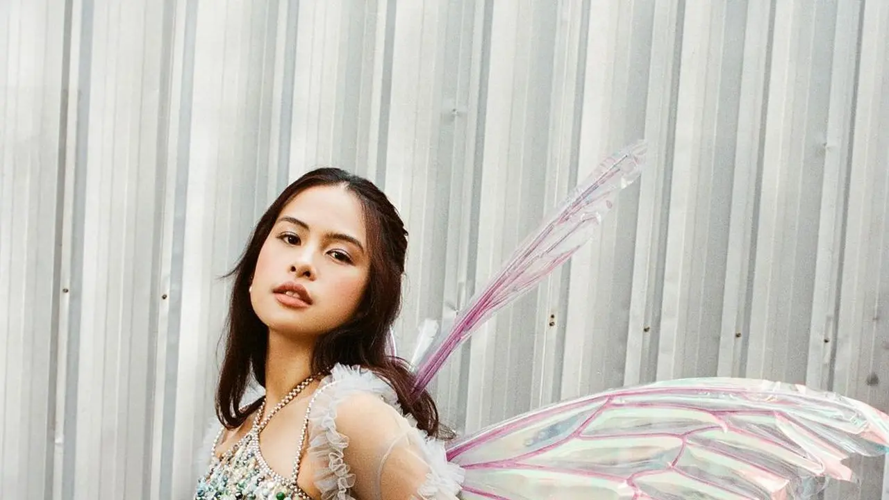 Potret Maudy Ayunda Menjelma Jadi Peri Anggun di Video Klip Terbaru, Bikin Gemas Naik Motor