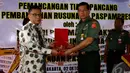 Komandan Paspampres Mayjen TNI Doni Monardo bersama Sekretaris Kementerian Perumahan Rakyat (Sesmenpera) Rildo Ananda Anwar di acara peresmian Rusunawa Paspampres, Jakpus, Kamis (2/10/2014) (Liputan6.com/Johan Tallo)