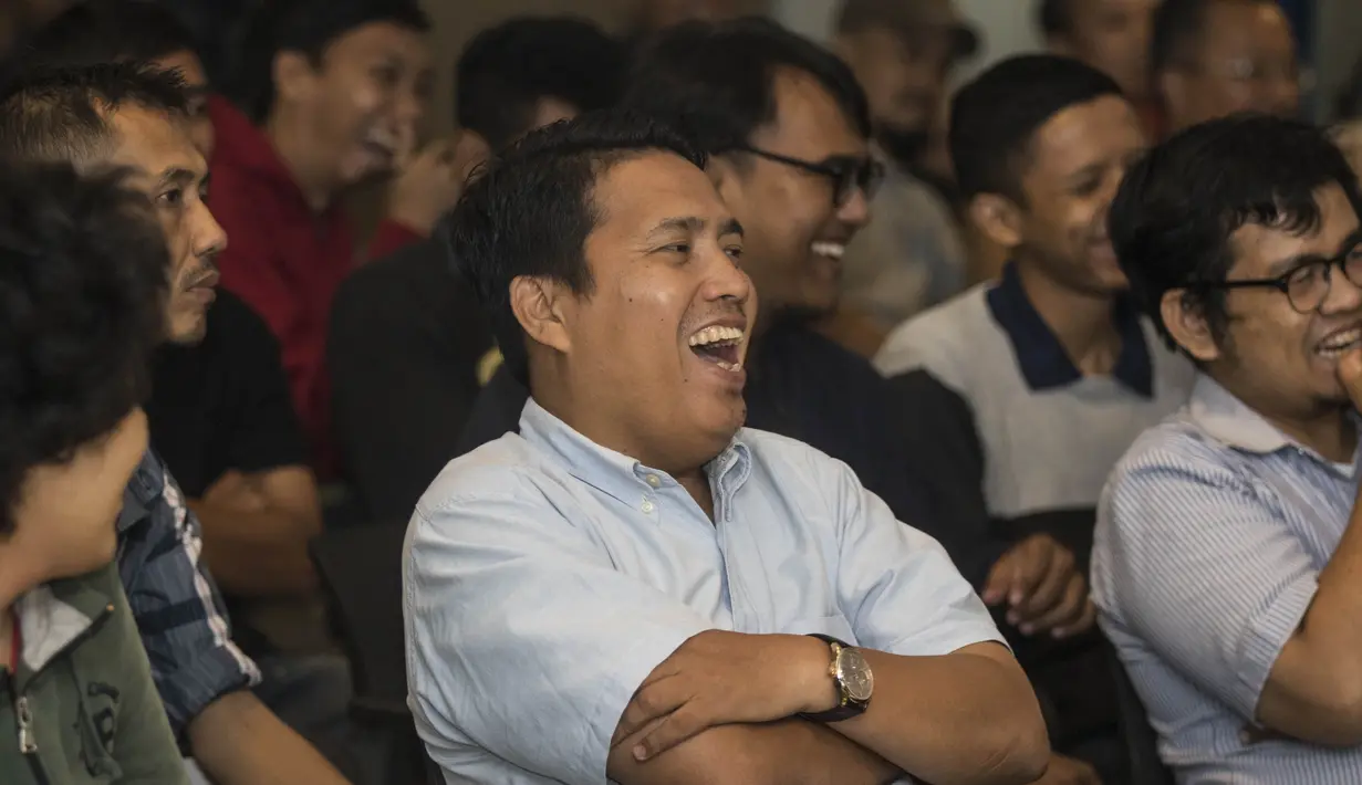 Sejumlah pecinta sepak bola tanah air tampak menikmati acara diskusi Bincang Taktik di Kantor Bola.com, Jakarta, Rabu (16/11/2016). (Bola.com/Vitalis Yogi Trisna)