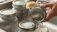 7 Cara Aman Cuci Toples Kaca Tutup Besi agar Tidak Karatan dan Tetap Higienis