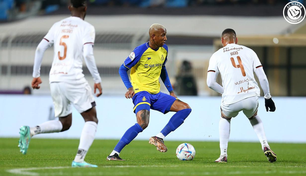 Karena sanksi itulah Cristiano Ronaldo harus menunda debutnya bersama Al Nassr FC di Saudi Pro League 2022/2023 dan harus kehilangan dua laga kompetitif bareng Al Nassr FC. Talisca dkk menuai satu kemenangan dan satu hasil imbang dalam dua laga tersebut tanpa kehadiran CR-7. (twitter.com/AlNassrFC)