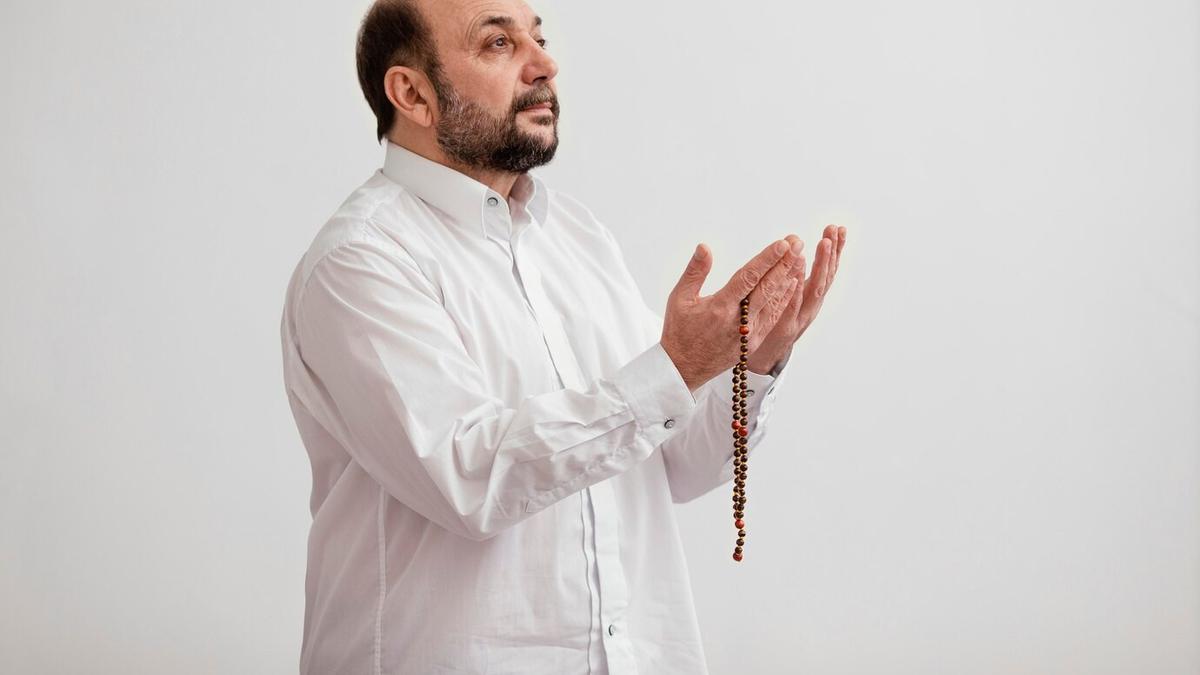 Hukum Membaca Doa Qunut saat Salat Witir di Pertengahan Ramadan