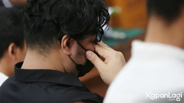 Ammar Zoni Menangis Dituntut 1 Tahun Penjara