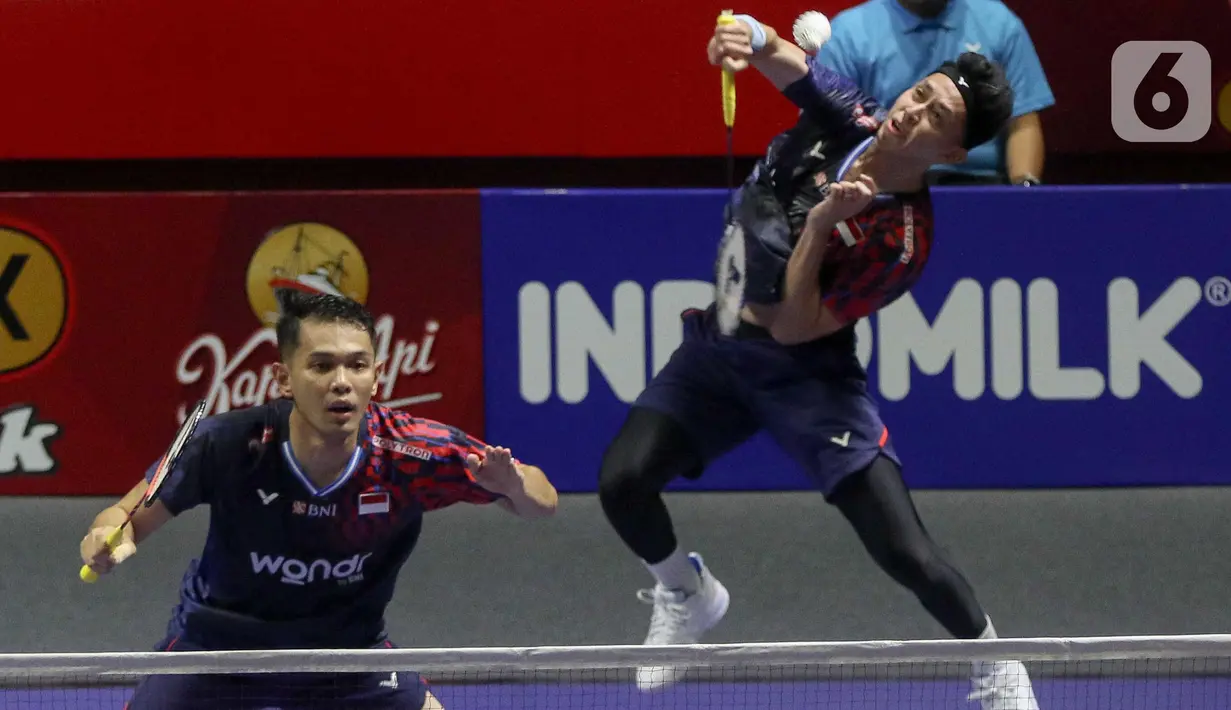 Berlangsung sengit, Fajar Alfian/Muhammad Rian Ardianto menumbangkan Huang Di/Liu Yang dua gim langsung (21-19, 23-21). (Liputan6.com/Herman Zakharia)