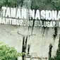 Karst berbentuk menara itu menjadi satu-satunya karst di Indonesia. (Liputan6.com/Ahmad Yusran)