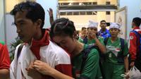 Pemain Timnas sepak takraw putri Indonesia tampak menangis setelah walk out ketika menghadapi Malaysia, Minggu (20/8/2017). (Kemenpora)