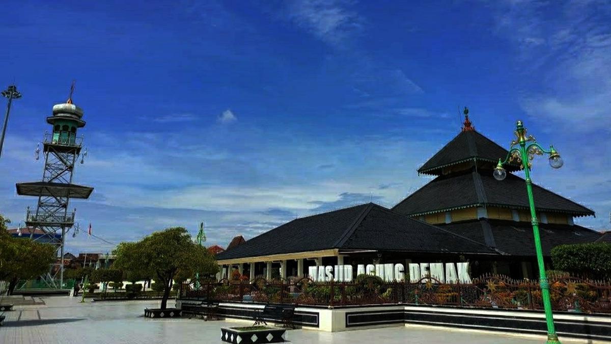 7 Wisata Islami di Demak: Menelusuri Jejak Sejarah dan Spiritual Para Wali