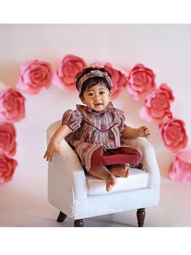 6 Potret Menggemaskan Sedah Mirah, Cucu Perempuan Jokowi