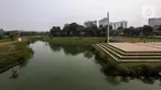Aktivitas warga bermain dan mancing di Waduk Lebak Bulus, Jakarta, Kamis (6/7/2023). (Liputan6.com/Johan Tallo)