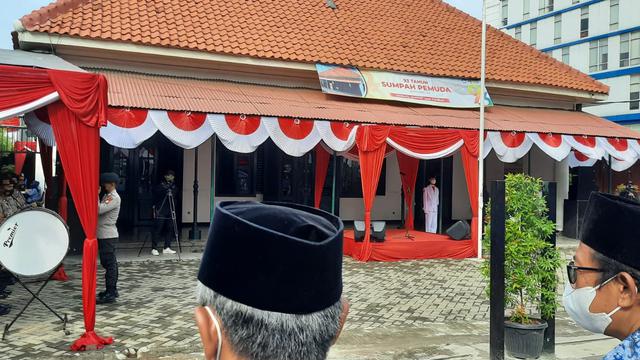 Peringatan Hari Sumpah Pemuda ke-93 diwarnai dengan upacara bendera yang dilakukan Museum Sumpah Pemuda bersama Direktorat Jenderal Kebudayaan, Kementerian Pendidikan, Kebudayaan, Riset, dan Teknologi.