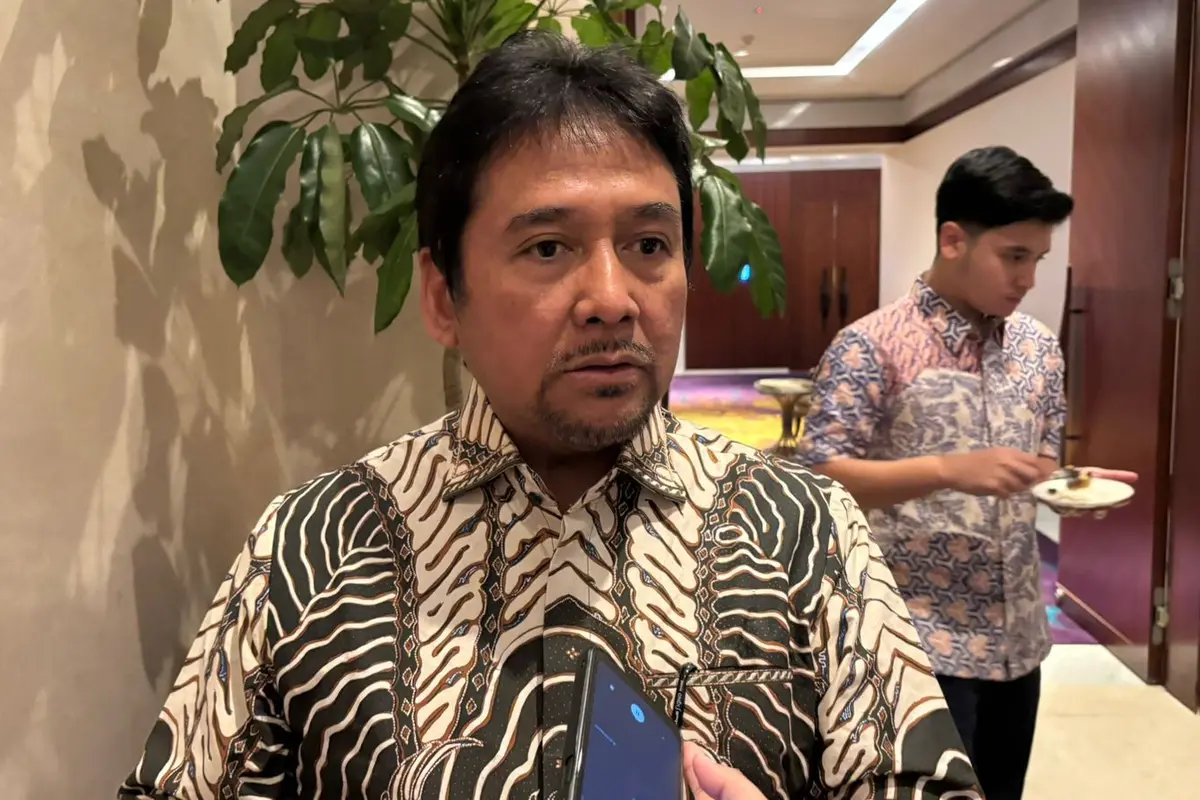 Ketua Umum Perhimpunan Hotel dan Restoran Indonesia (PHRI), Hariyadi B. Sukamdani di Raffles Hotel, Jakarta Selatan, Selasa (10/12/2024). (Tira/Liputan6.com)