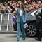 Kate Middleton menyapa warga di Reggio Emilia, Italia. (dok. Marco BERTORELLO / POOL / AFP)