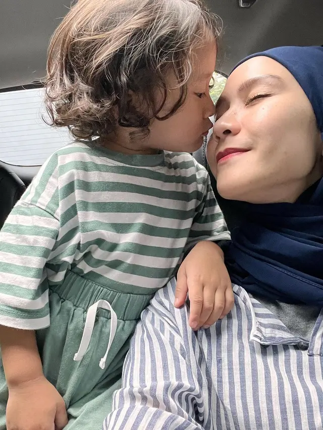 Zaskia Adya Mecca bersama buah hati (Instagram/zaskiadyamecca)
