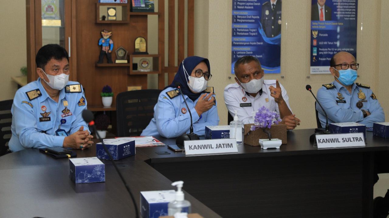 Kanwil Kemenkumham Sultra melakukan studi banding ke Kanwil Kemenkumham Jatim. (Dian Kurniawan/Liputan6.com)