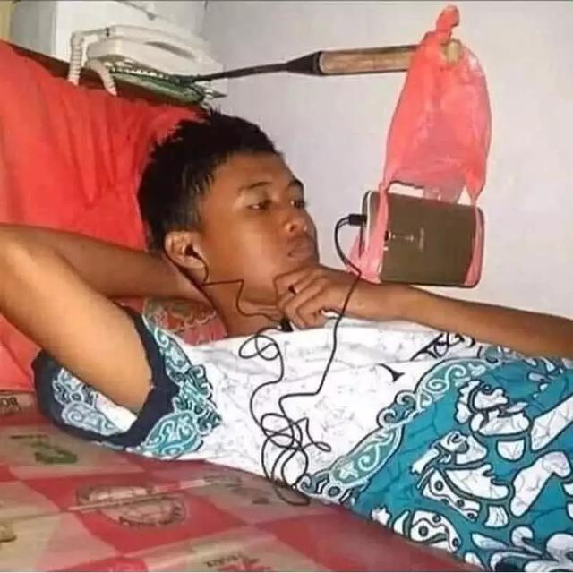 6 Cara Unik Nonton Film di HP Ini Bikin Geleng Kepala