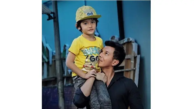 7 Potret Keakraban Sonny Septian dan King Faaz Arafiq, Kompak Banget