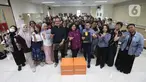Peserta dan pembicara berfoto bersama usai gelaran program Liputan6.com Connect di kampus Vokasi Universitas Indonesia, Depok, Jawa Barat pada 11 November 2025. Mengusung tema “Building a Strong Brand Position in the Digital Era”, Liputan6.com kembali menggelar program Liputan6.com Connect di kampus Vokasi Universitas Indonesia, Depok, Jawa Barat. (Liputan6.com/Helmi Fithriansyah)