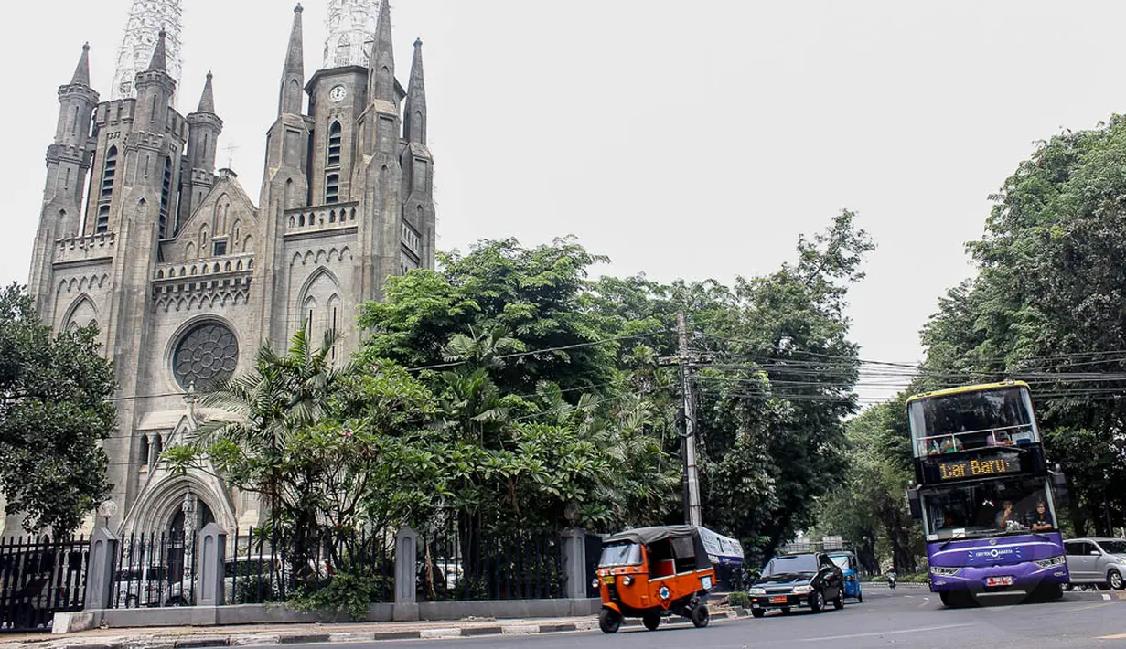 Anggaran senilai Rp 400 miliar yang diambil dari modal dasar diberikan Pemprov DKI disiapkan untuk pembelian bus tersebut, Jakarta, (6/10/14). (Liputan6.com/ Faizal Fanani)