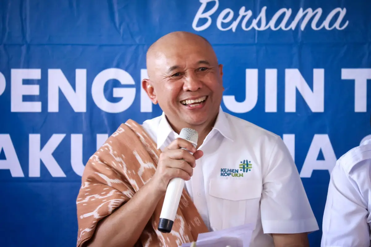 Menteri Koperasi dan UKM Teten Masduki meminta ternun Karaja Sumba bisa dijual dengan harga tinggi.