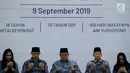 Ketum Partai Demokrat Susilo Bambang Yudhoyono didampingi Agus Harimurti dan Edhy Baskoro menggelar doa bersama di Puri Cikeas, Bogor, Senin (9/9/2019). Demokrat menggelar malam kontemplasi memperingati HUT ke-18 partai, hari lahir SBY dan 100 hari wafatnya Ani Yudhoyono (Liputan6.com/Faizal Fanani)