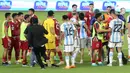 Pertandingan Indonesia Vs Argentina berlangsung seru, menarik, dan semarak lantaran penonton hadir memadati SUGBK. (Bola.com/Muhammad Iqbal Ichsan)