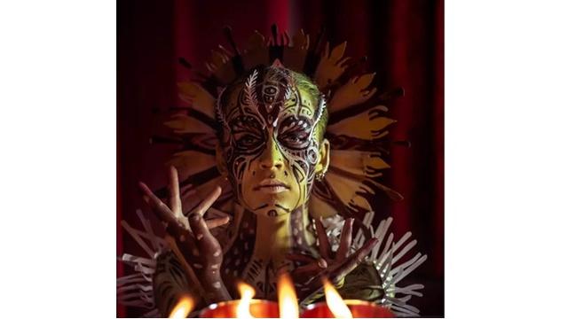 Kombinasikan Papercut dan Bodypainting, 7 Karya Seni Wanita Ini Mengagumkan