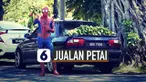 Biasanya spiderman beraksi menyelamatkan masyarakat dari serangan penjahat. Tetapi berbeda dengan spiderman yang satu ini karena beraksi dengan berjualan petai.