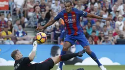 1. Rivaldo - Pemain asal Brasil ini bergabung dengan Barcelona pada 1997-2002. Rivaldo mempersembahkan 130 gol dan dua gelar La Liga beruntun pada dua musim pertamanya di Barcelona. (AFP/Pau Barrena)