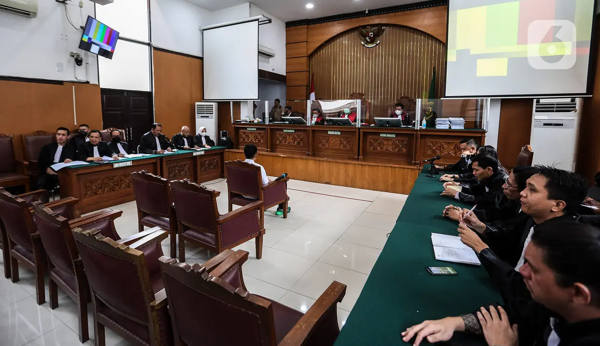 Suasana sidang terdakwa kasus pembunuhan Brigadir Yosua, Richard Eliezer Pudihang Lumiu dengan agenda pembacaan replik atau tanggapan Jaksa Penuntut Umum (JPU) di Pengadilan Negeri Jakarta Selatan, Senin (30/1/2023). (Liputan6.com/Johan Tallo)